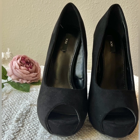 FOREVER 21 Faux Suede Peep Toe Stilettos Platform- Size 6 - Picture 4 of 7